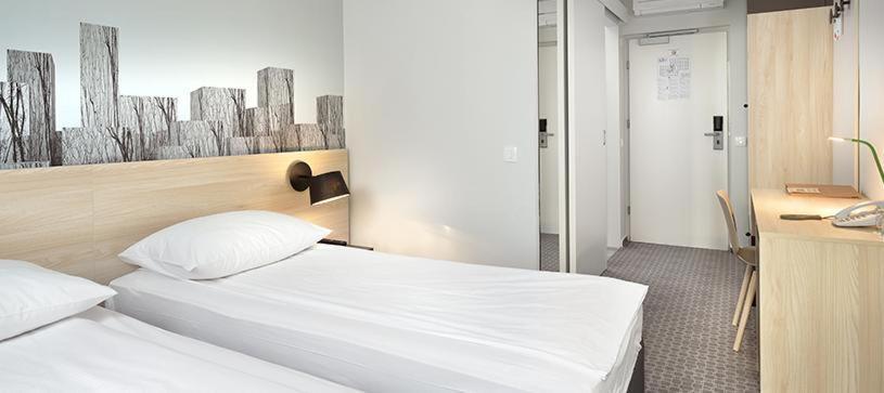 Twin Room,1742592047:JPEG